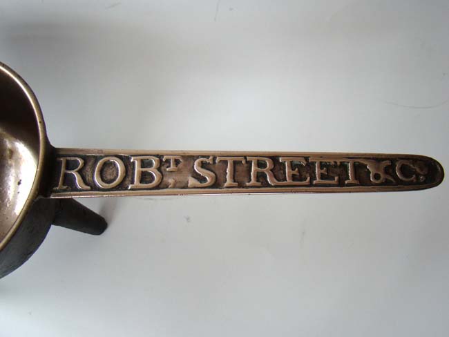 A late 17th or early 18th century bronze cooking pot signed Robert Street — image 2